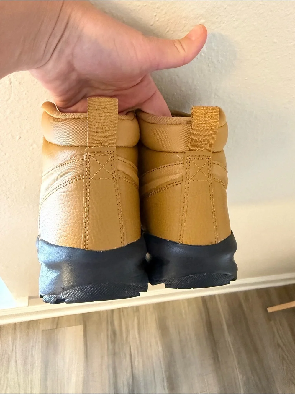 Nike Kids Tan/Gold Mid-Top Outdoor Boots
